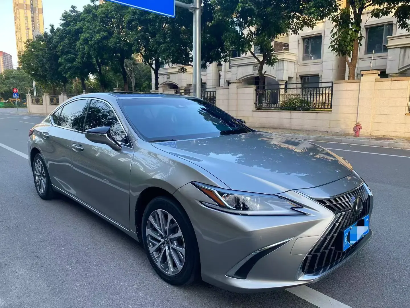 Lexus ES