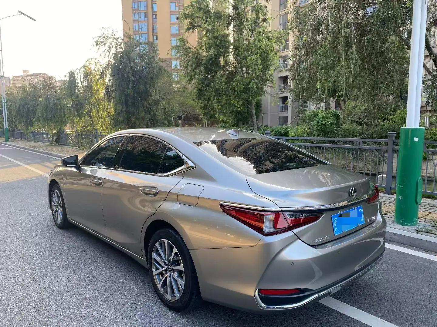 Lexus ES