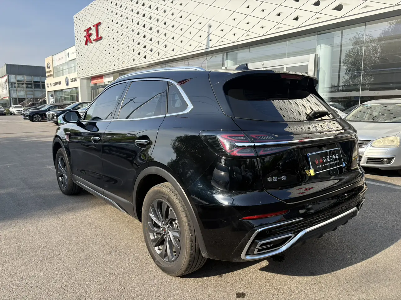 Hongqi HS5