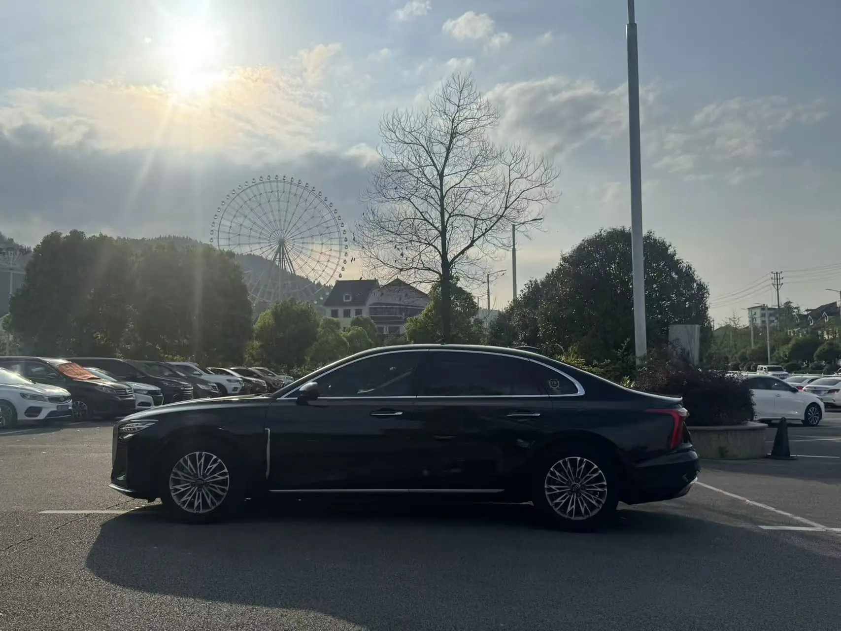 Hongqi H5