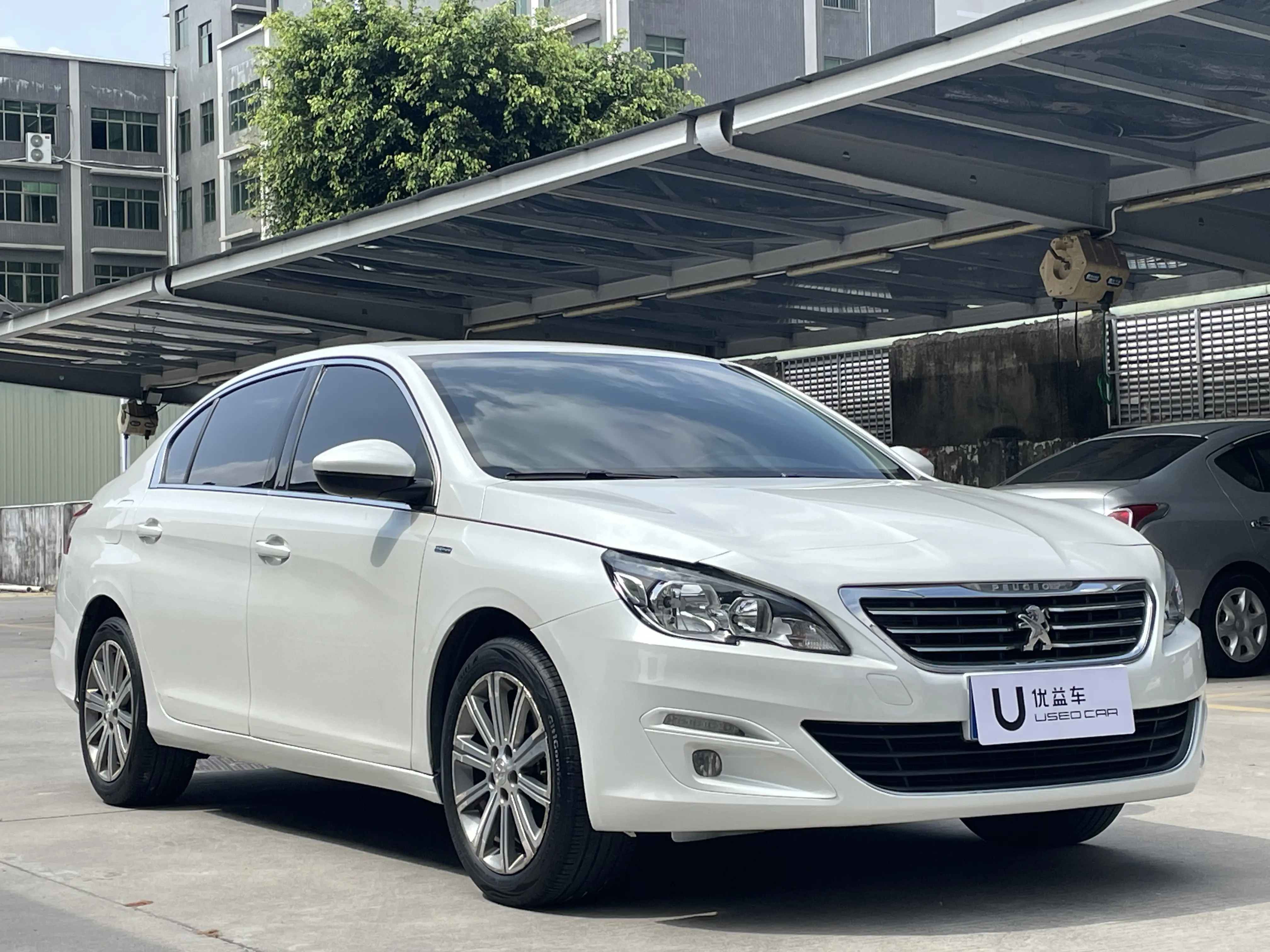 Peugeot 408