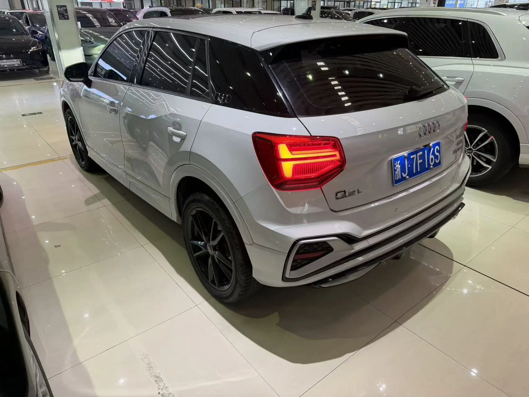 Audi Q2L