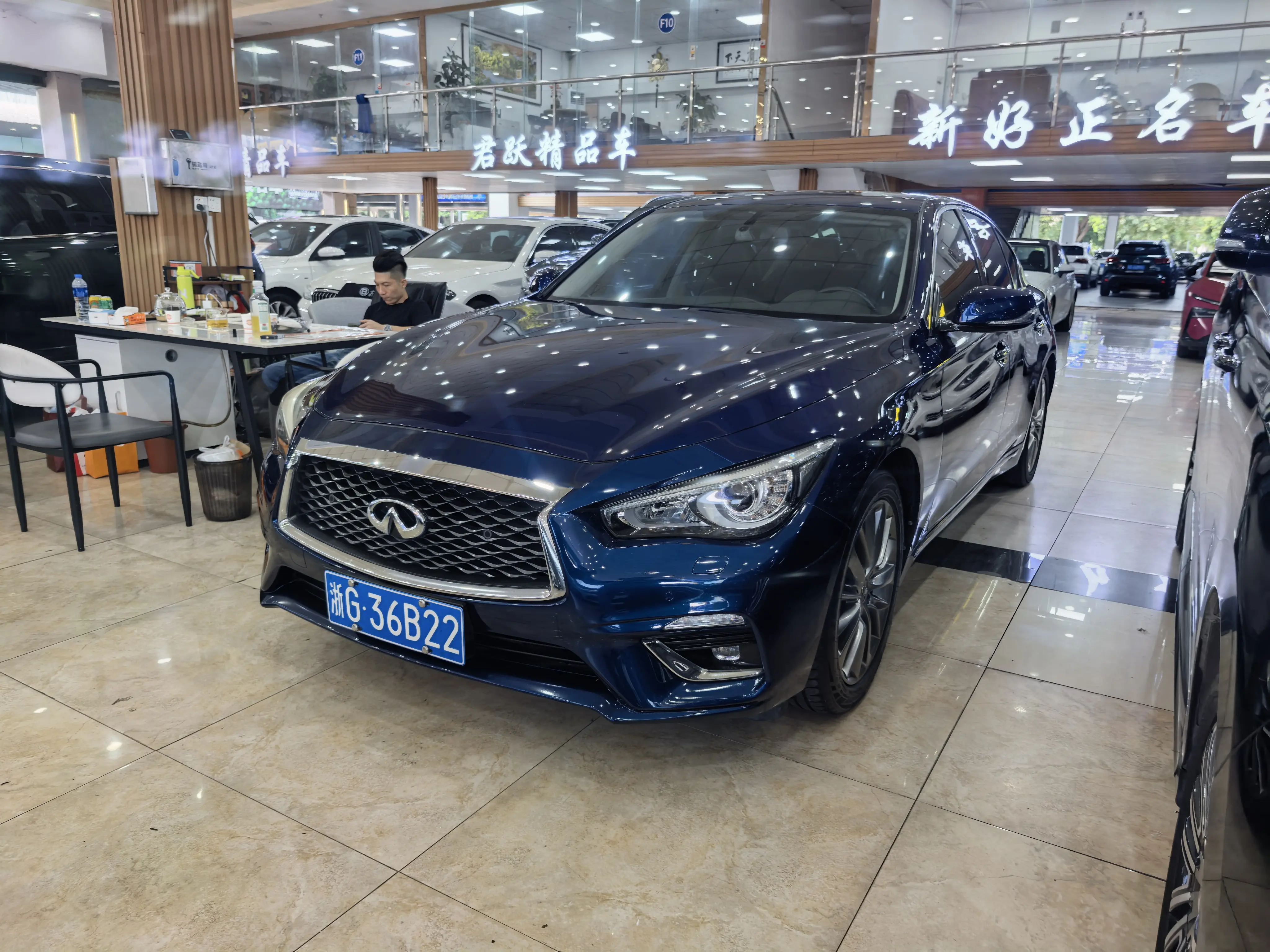 Infiniti Q50L