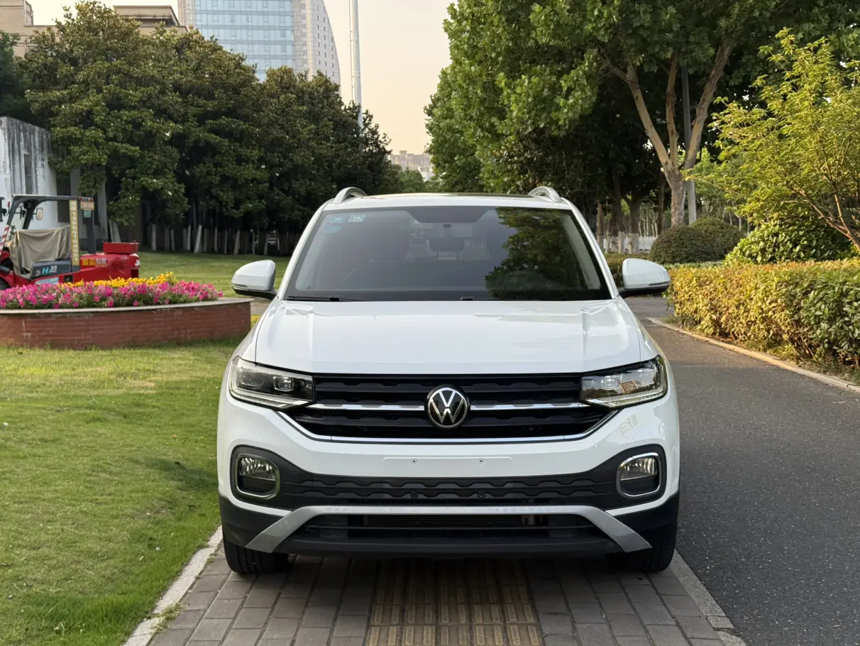 Volkswagen Explore the shadows