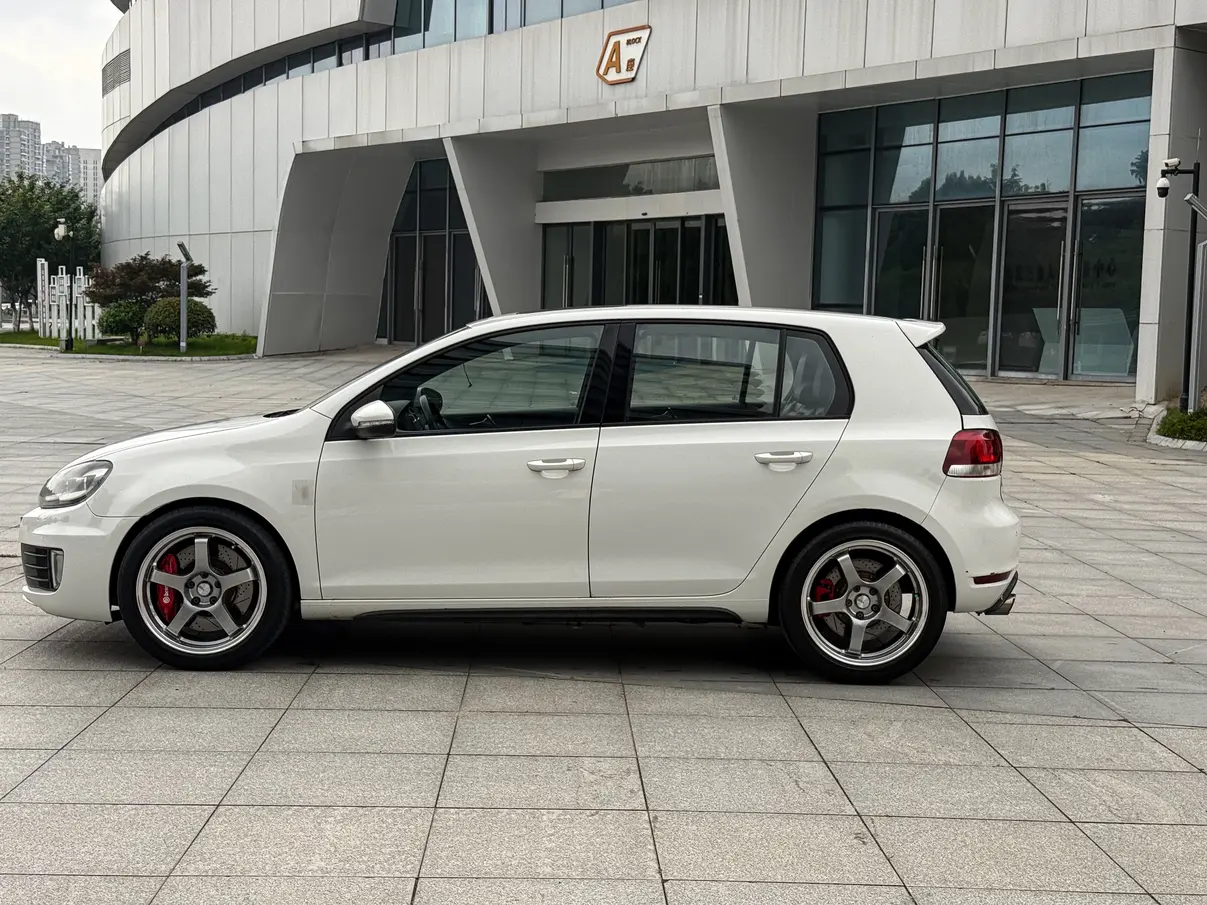 Volkswagen Golf GTI