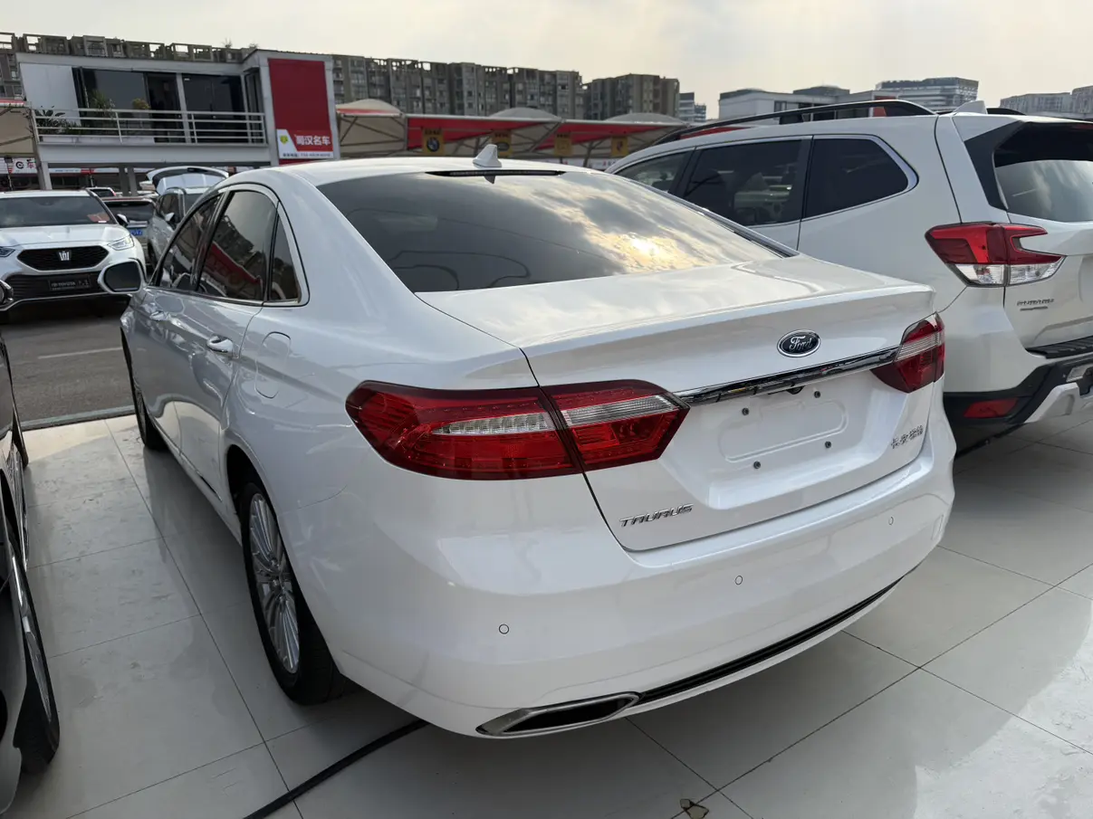 Ford Taurus