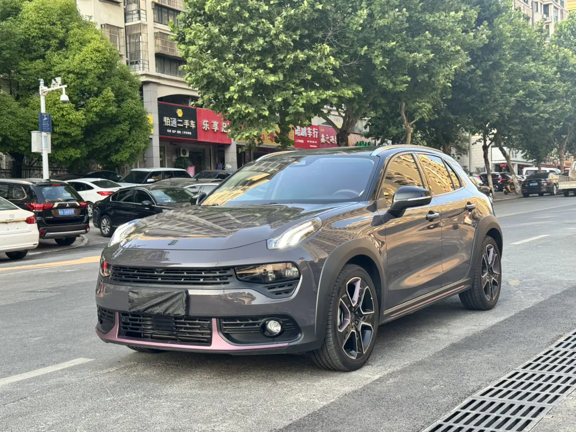 Lynk & Co 02