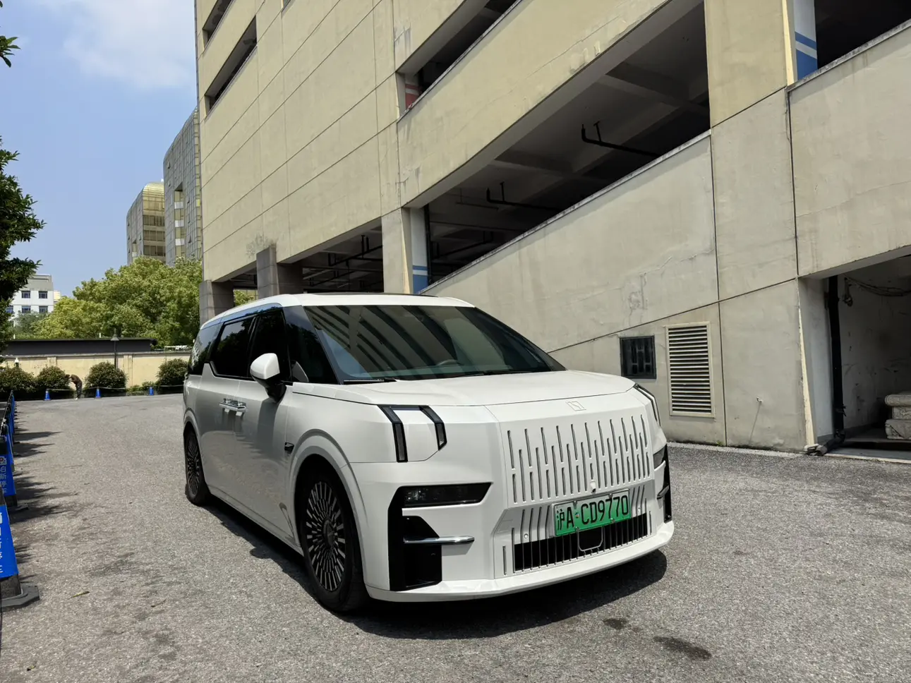 ZEEKR 009