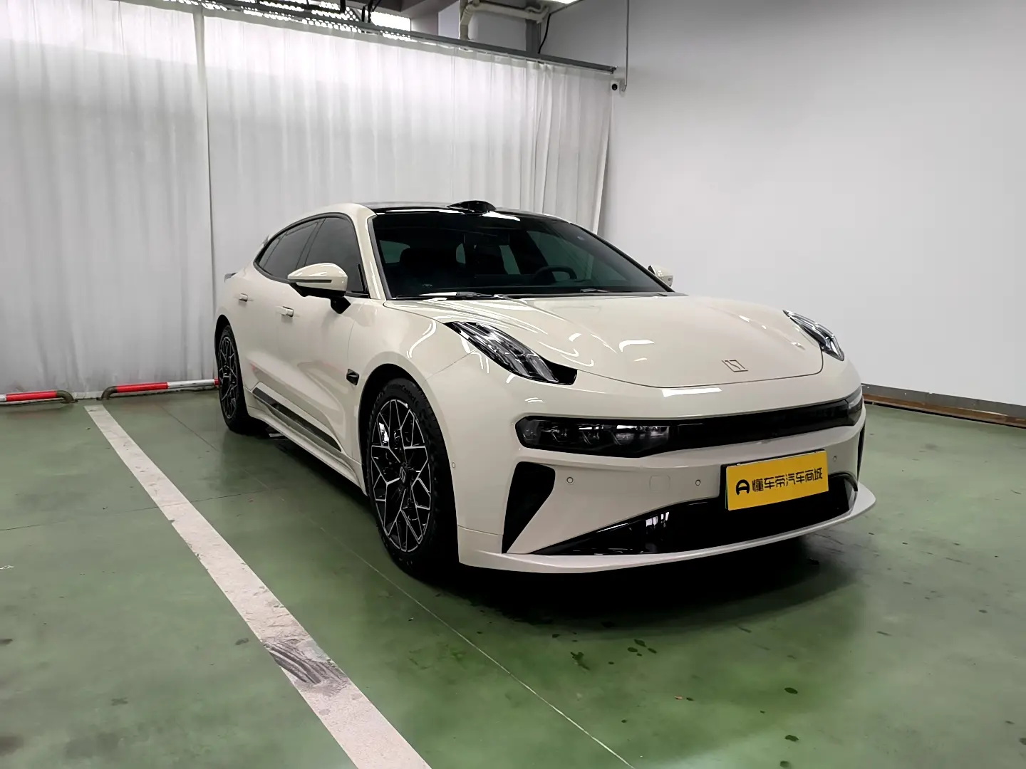 ZEEKR 001