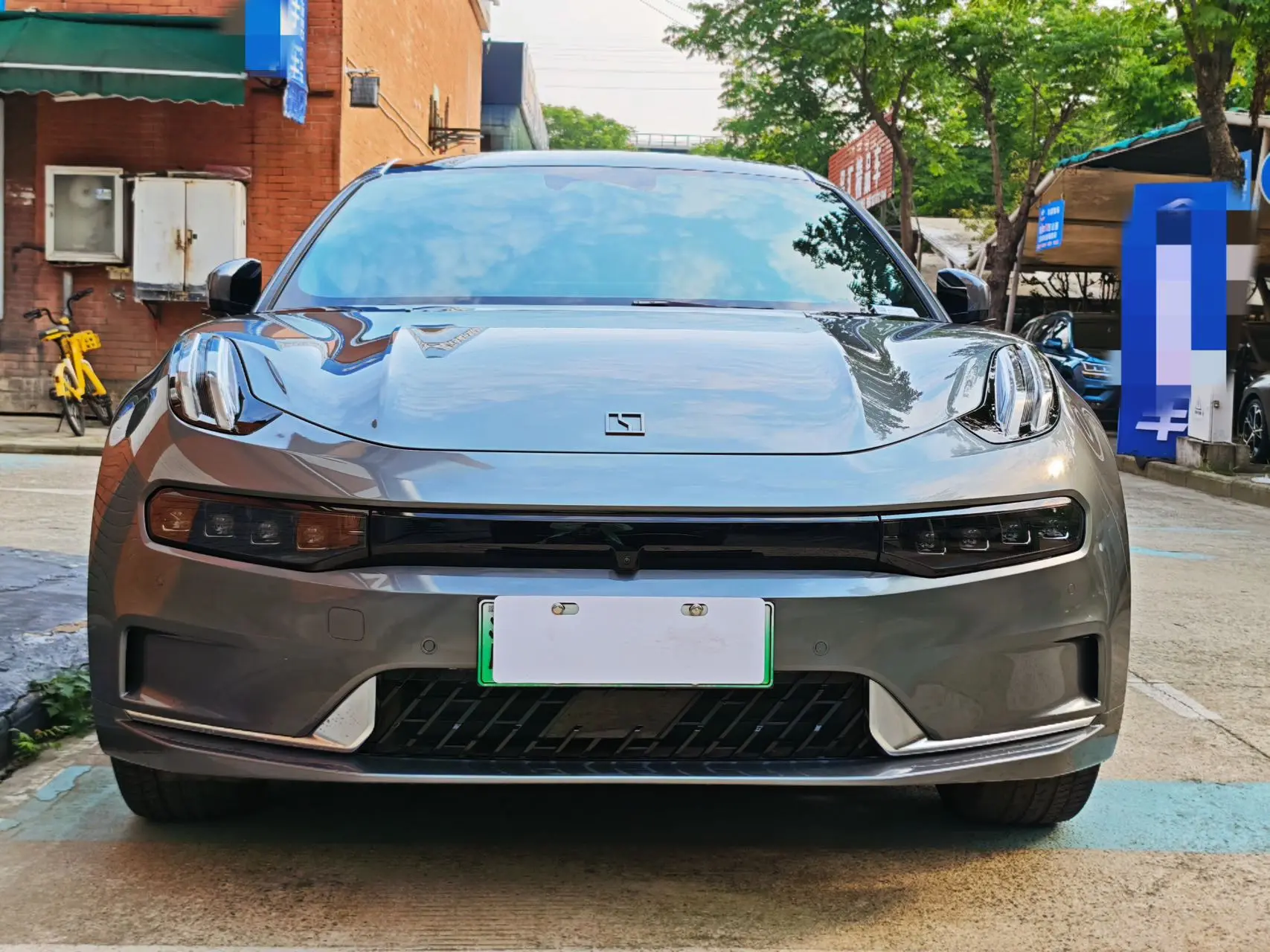 ZEEKR 001