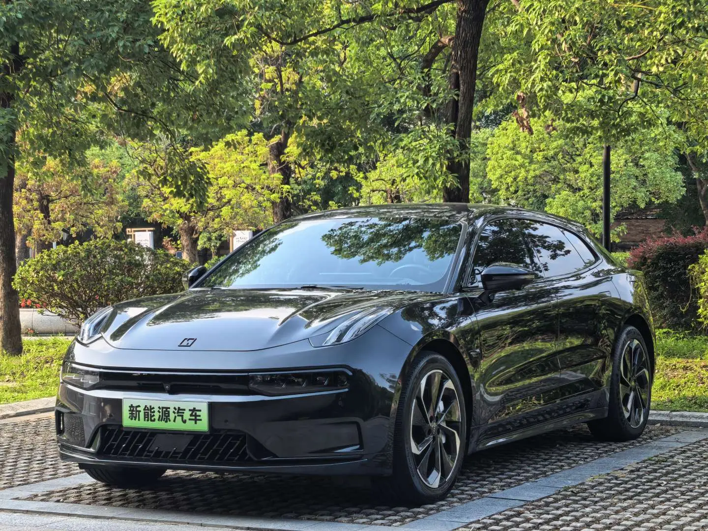 ZEEKR 001