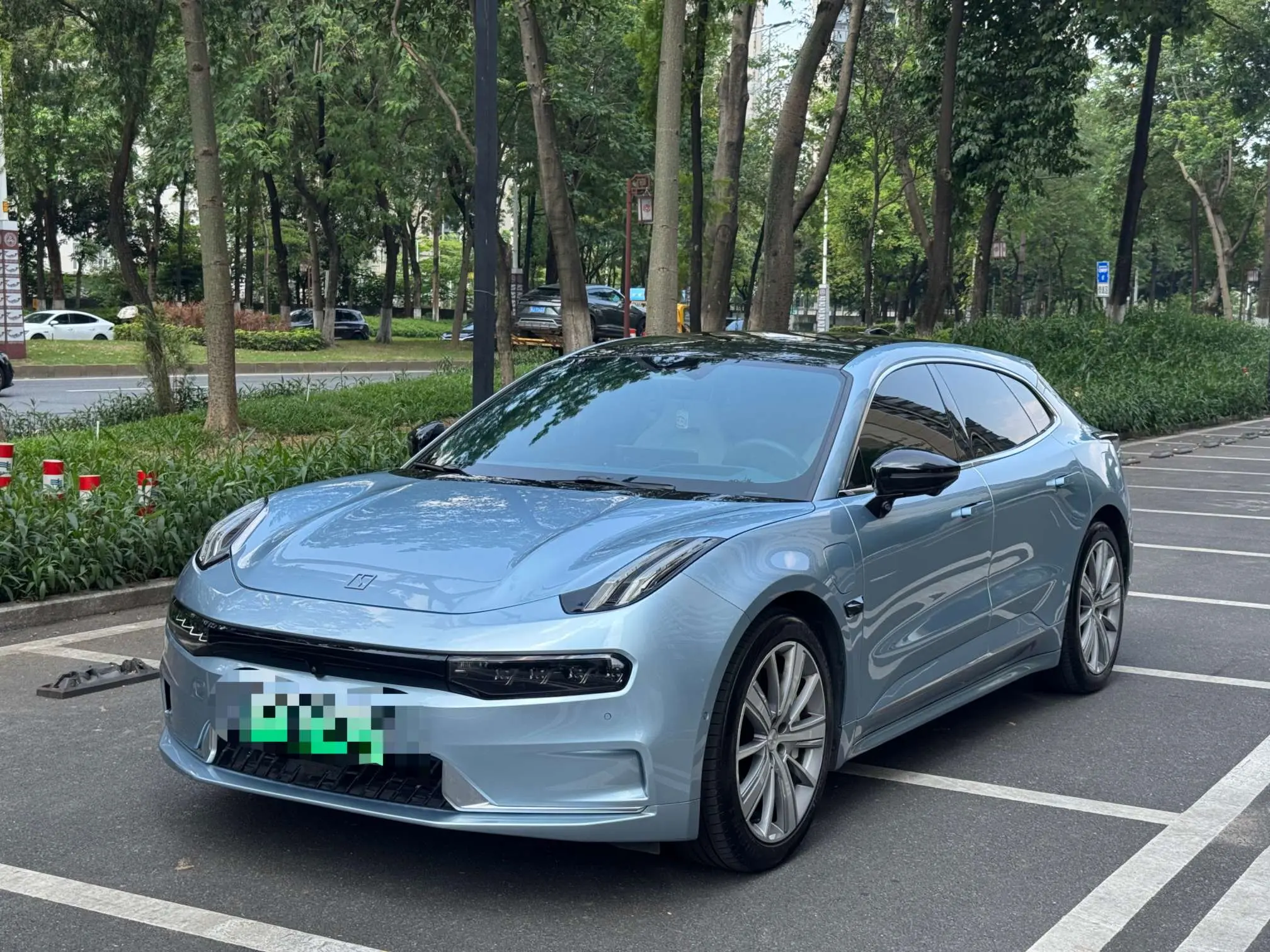ZEEKR 001