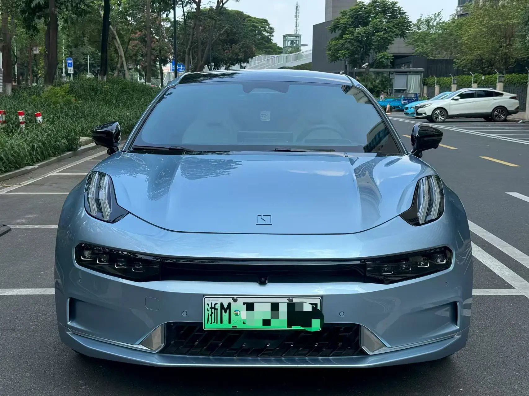 ZEEKR 001