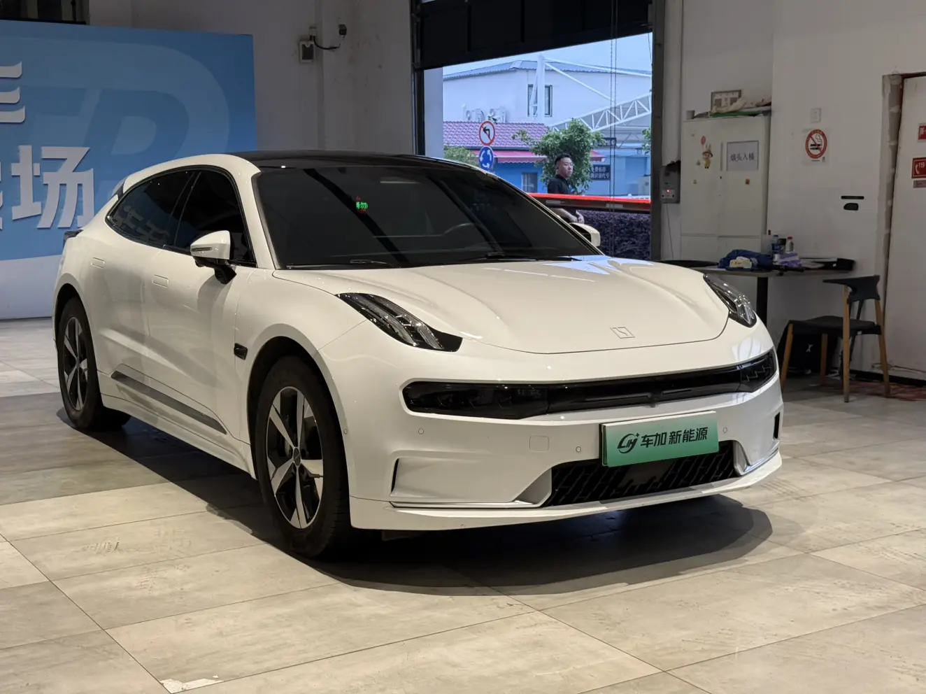 ZEEKR 001