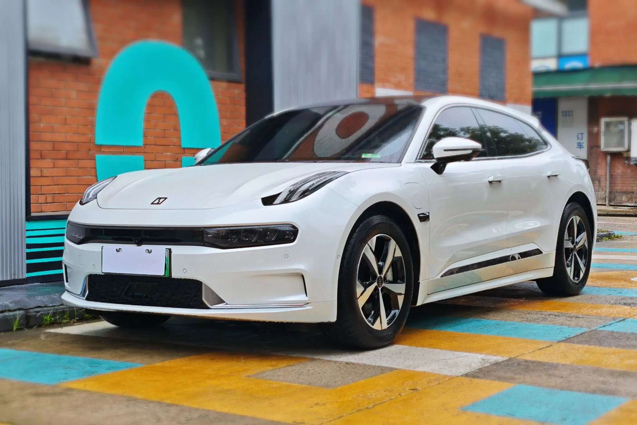 ZEEKR 001