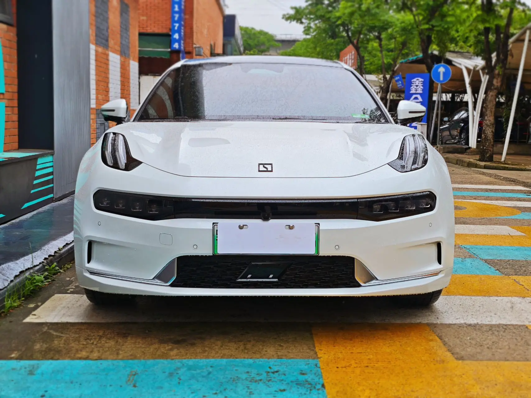 ZEEKR 001