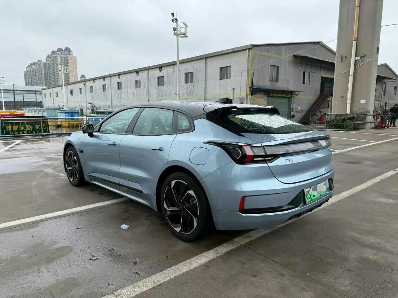 ZEEKR 001