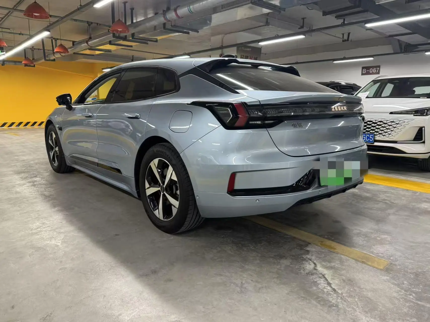 ZEEKR 001