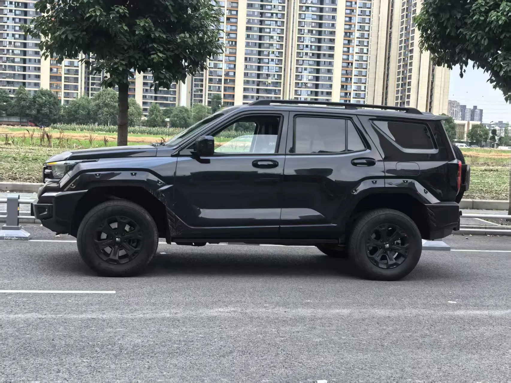 Tank 400Hi4-T