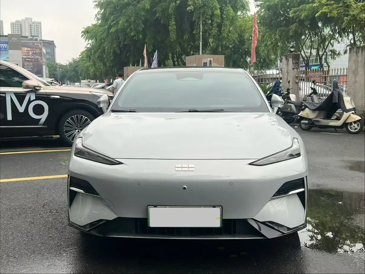 Geely Galaxy E8