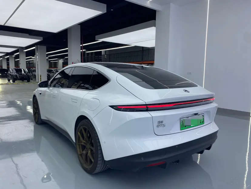 NIO ET5