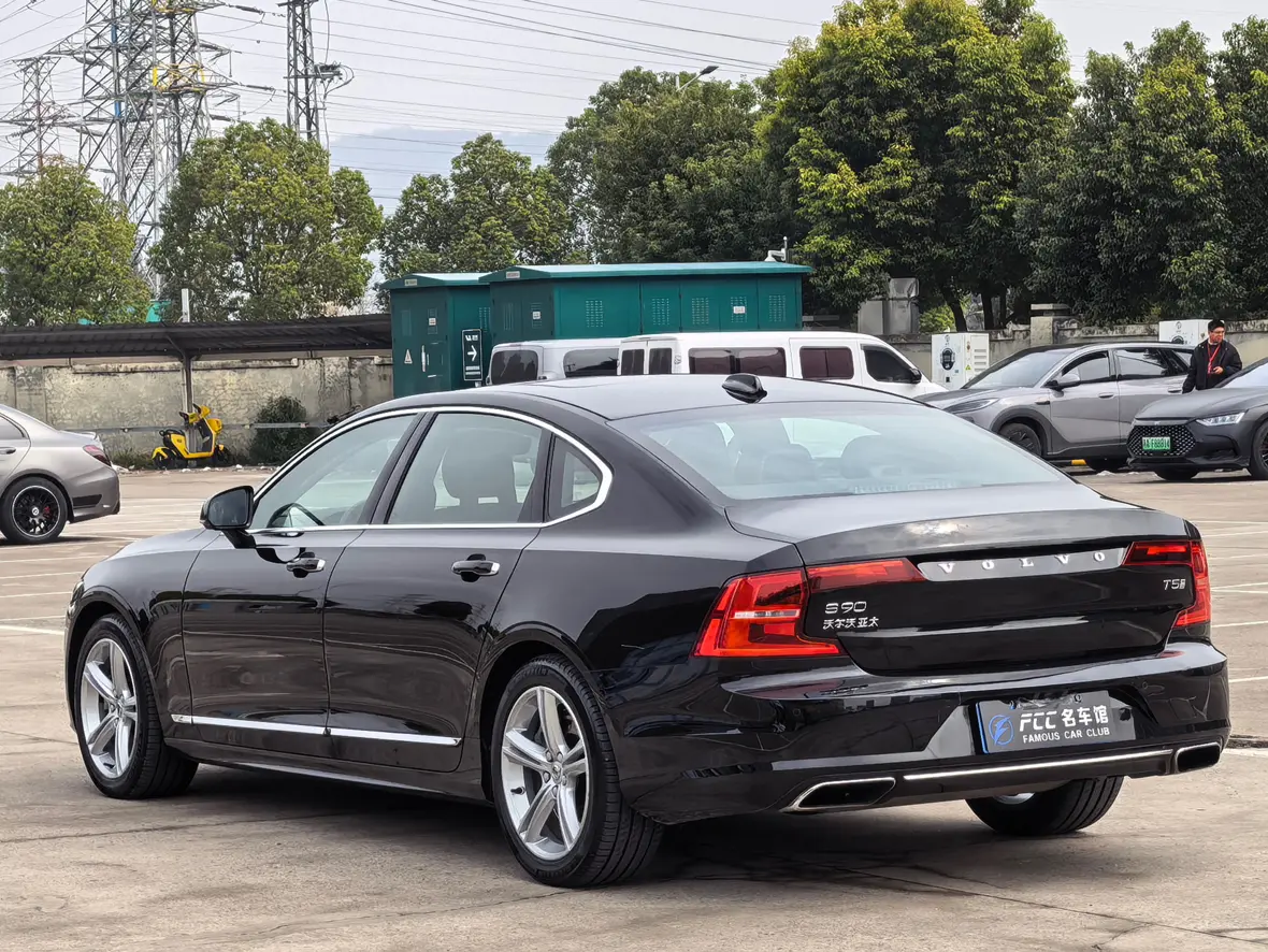 Volvo S90