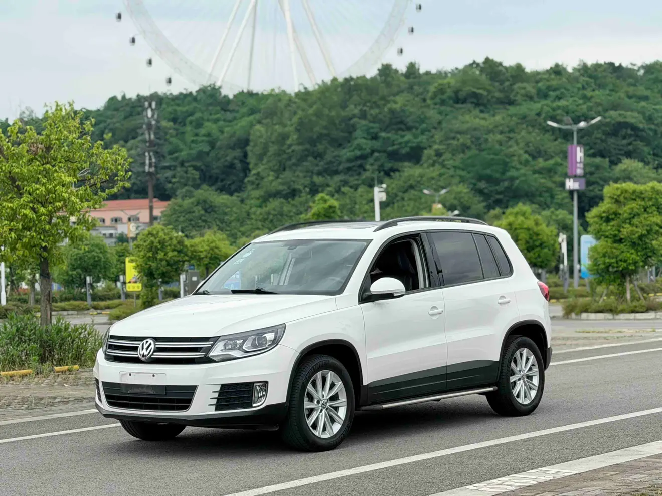 Volkswagen Tiguan (Tharu)