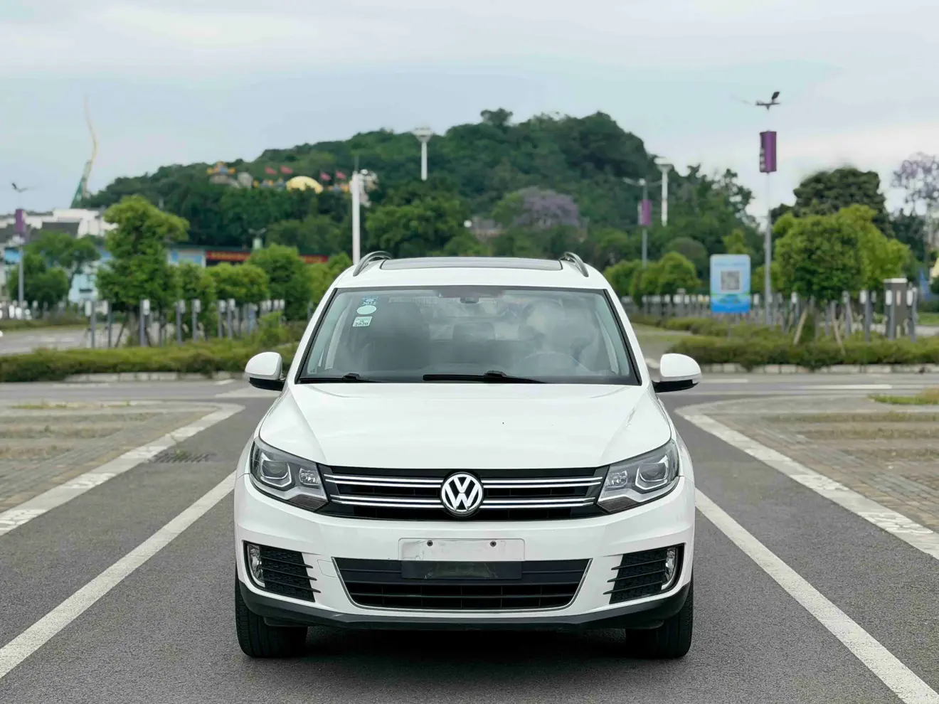 Volkswagen Tiguan (Tharu)