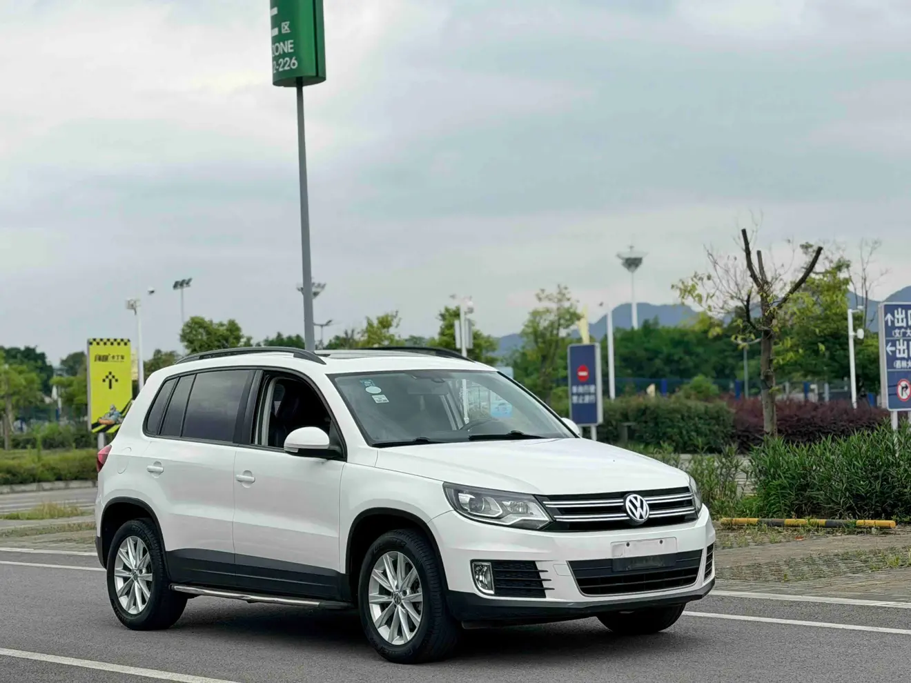 Volkswagen Tiguan (Tharu)