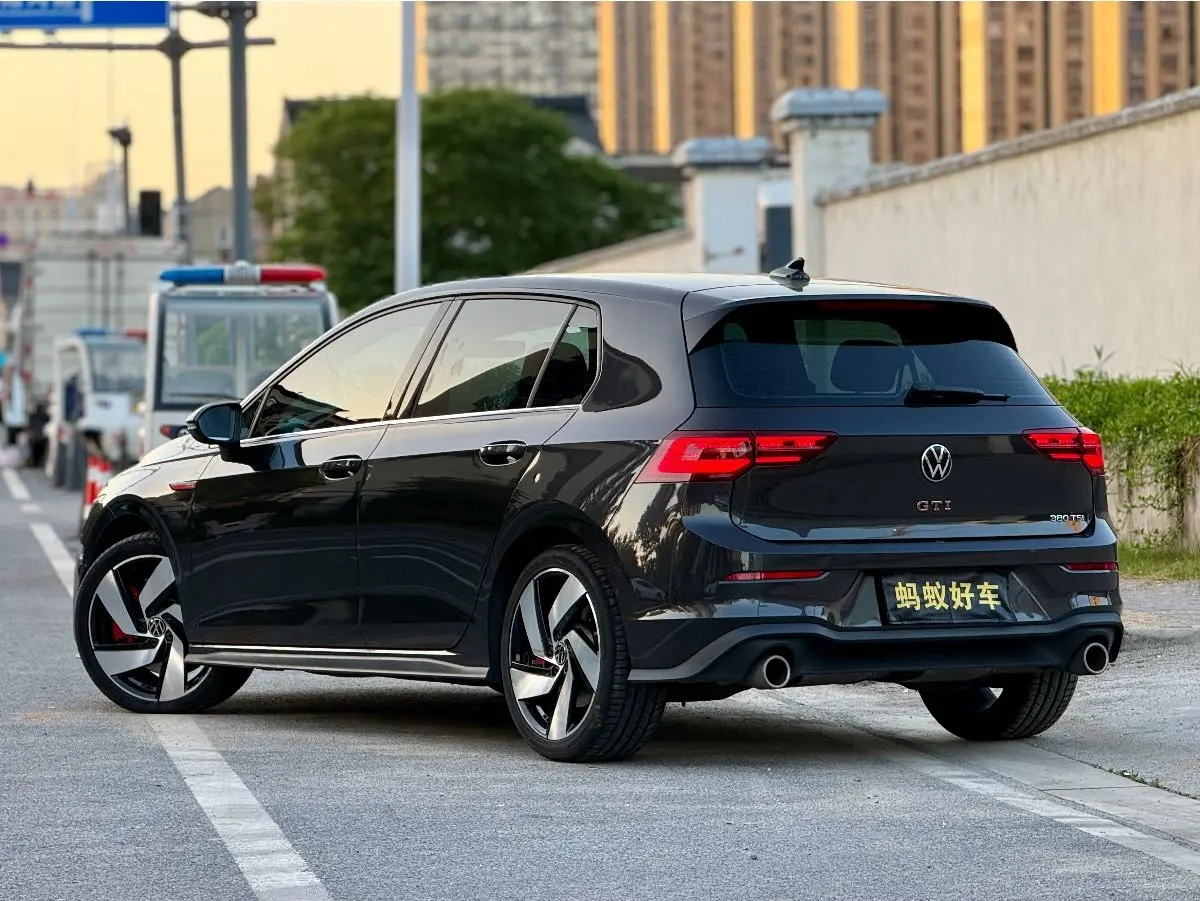 Volkswagen Golf GTI