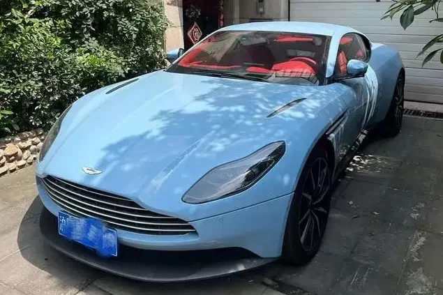 Aston Martin DB11