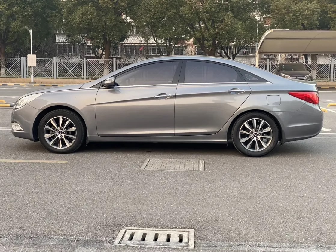 Hyundai sonata eight