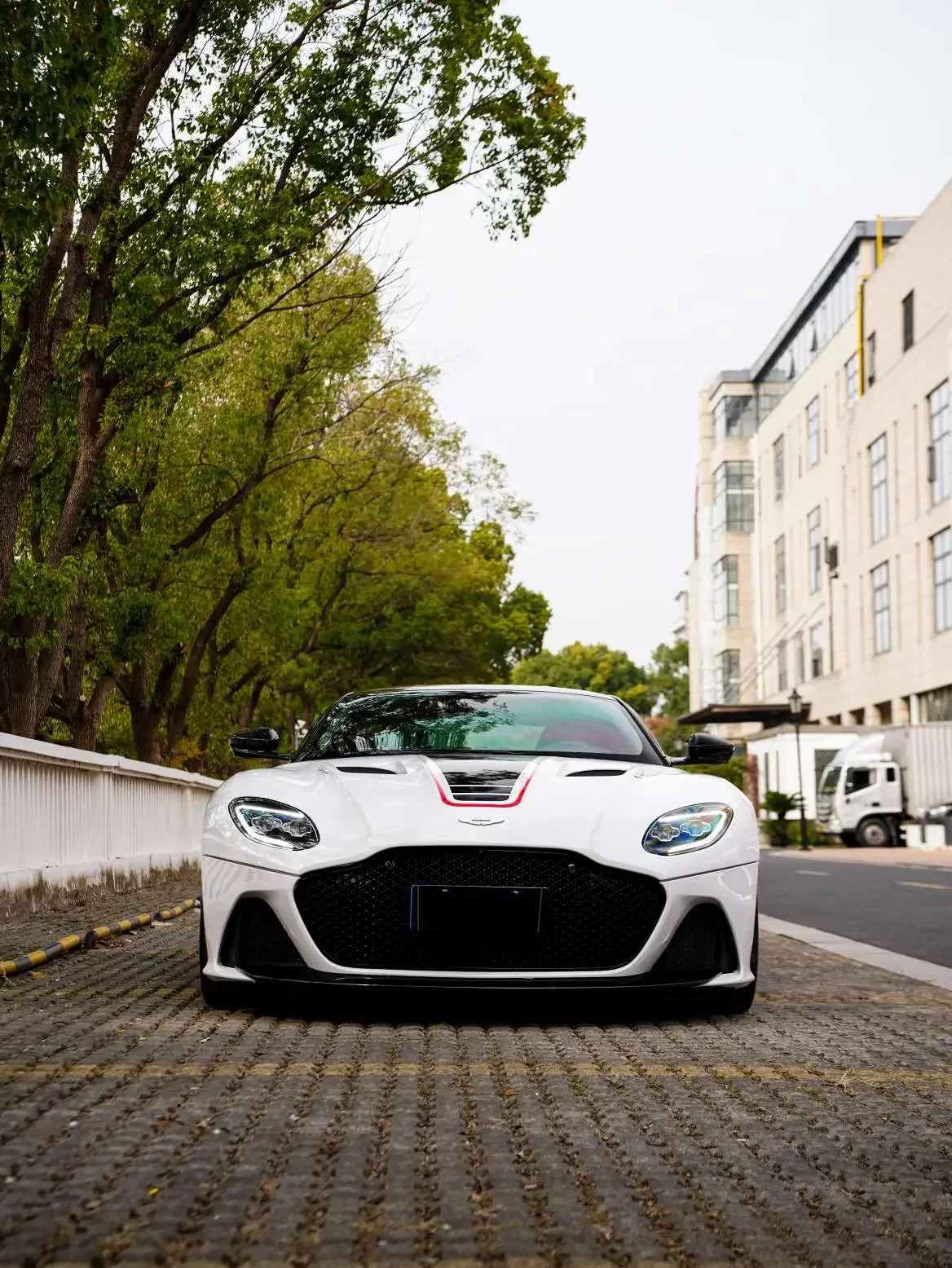 Aston Martin DBS