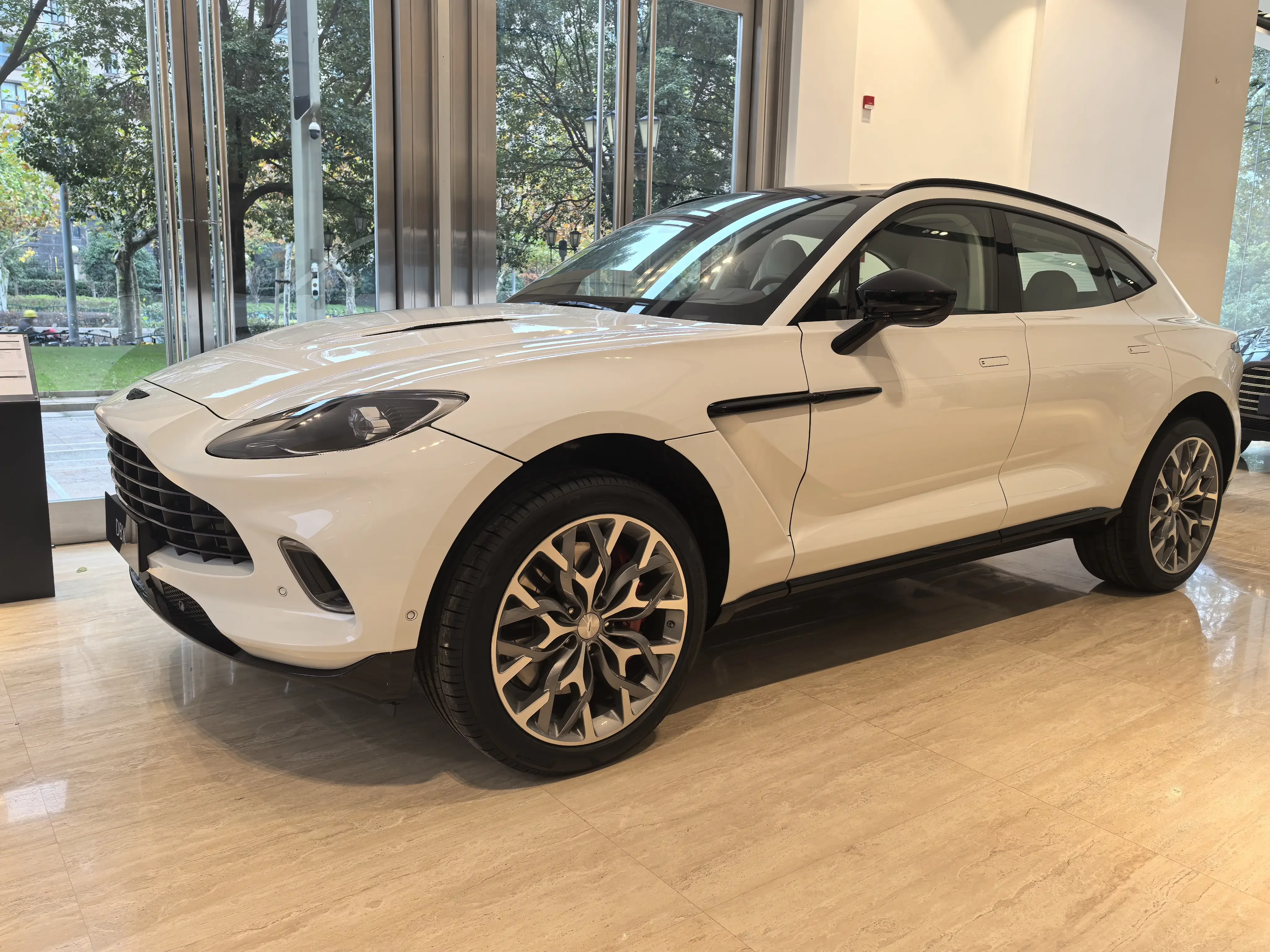 Aston Martin DBX