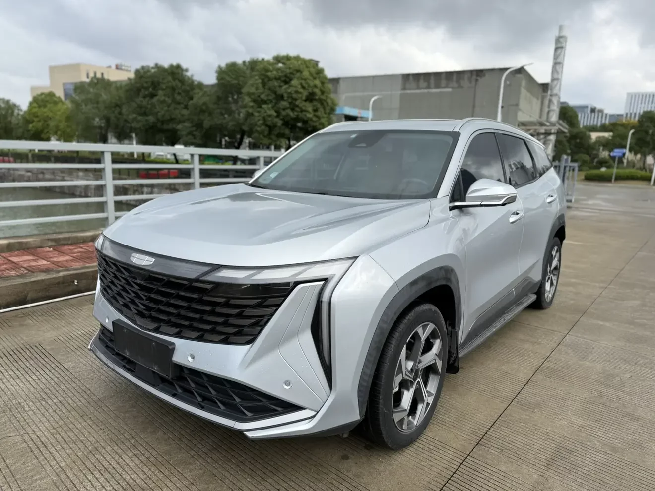 Geely Atlas L