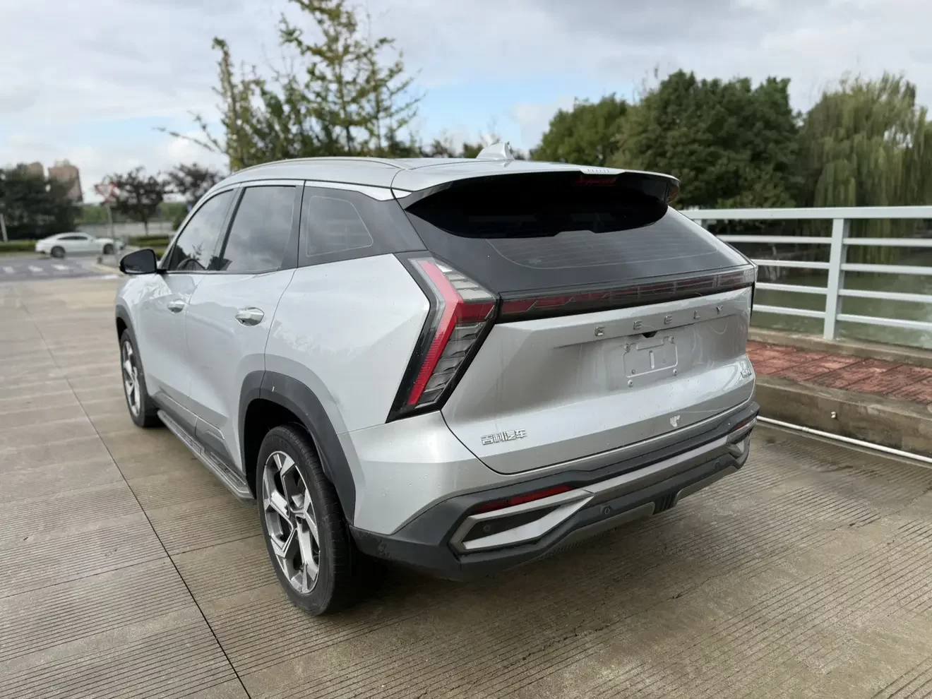 Geely Atlas L