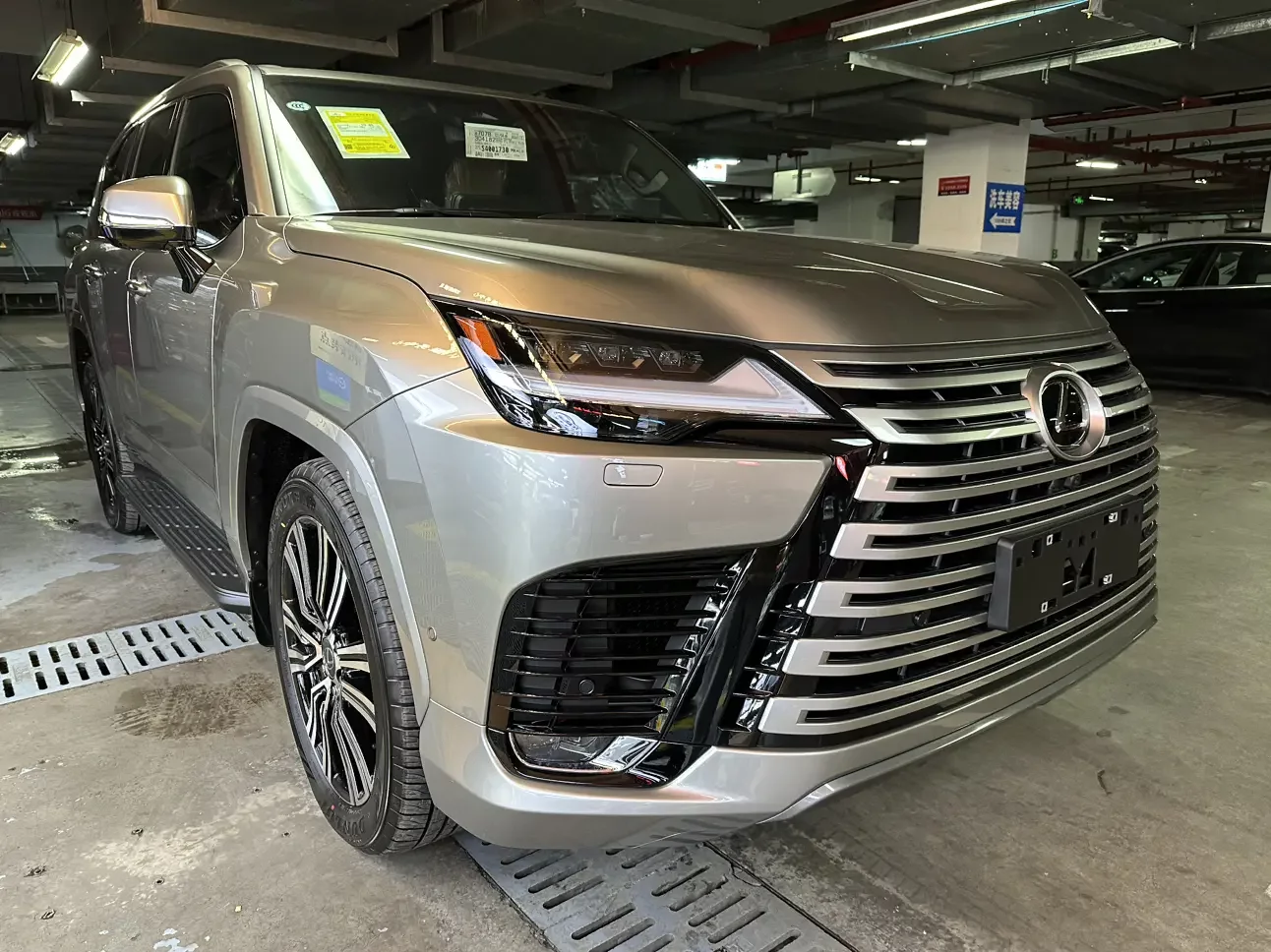 Lexus LX