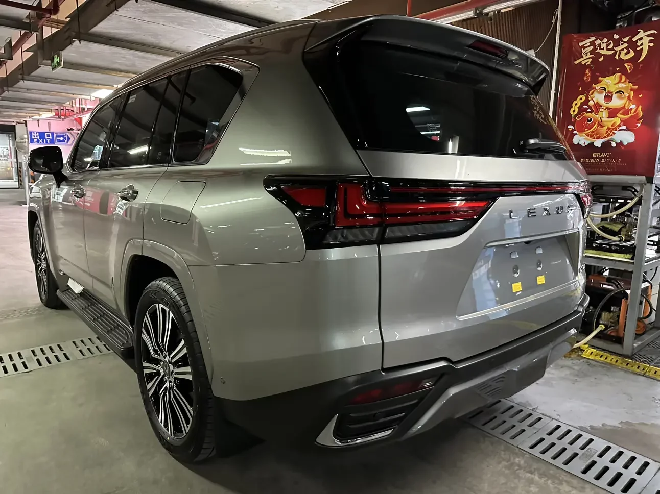 Lexus LX