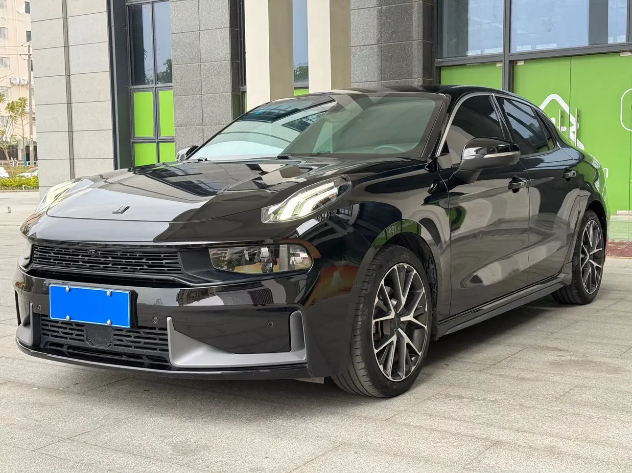 Lynk & Co 03