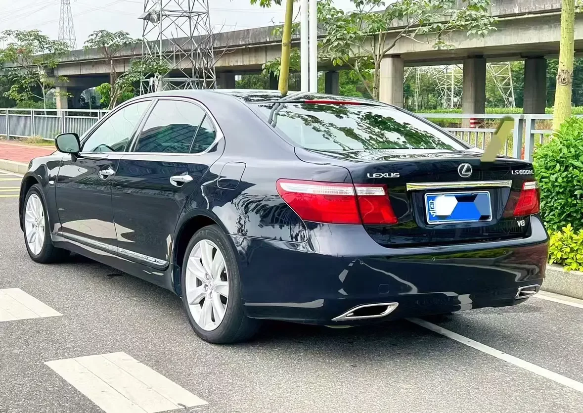 Lexus LS