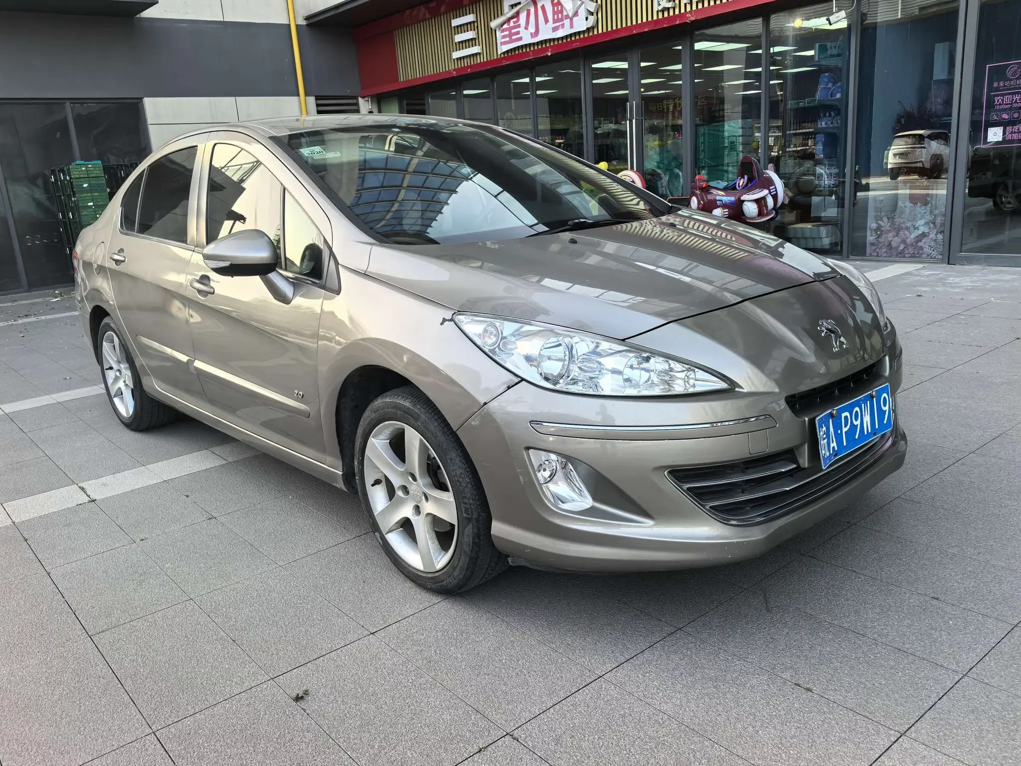 Peugeot 408