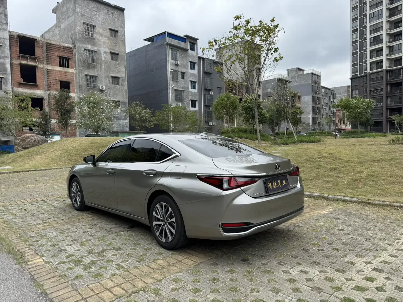 Lexus ES