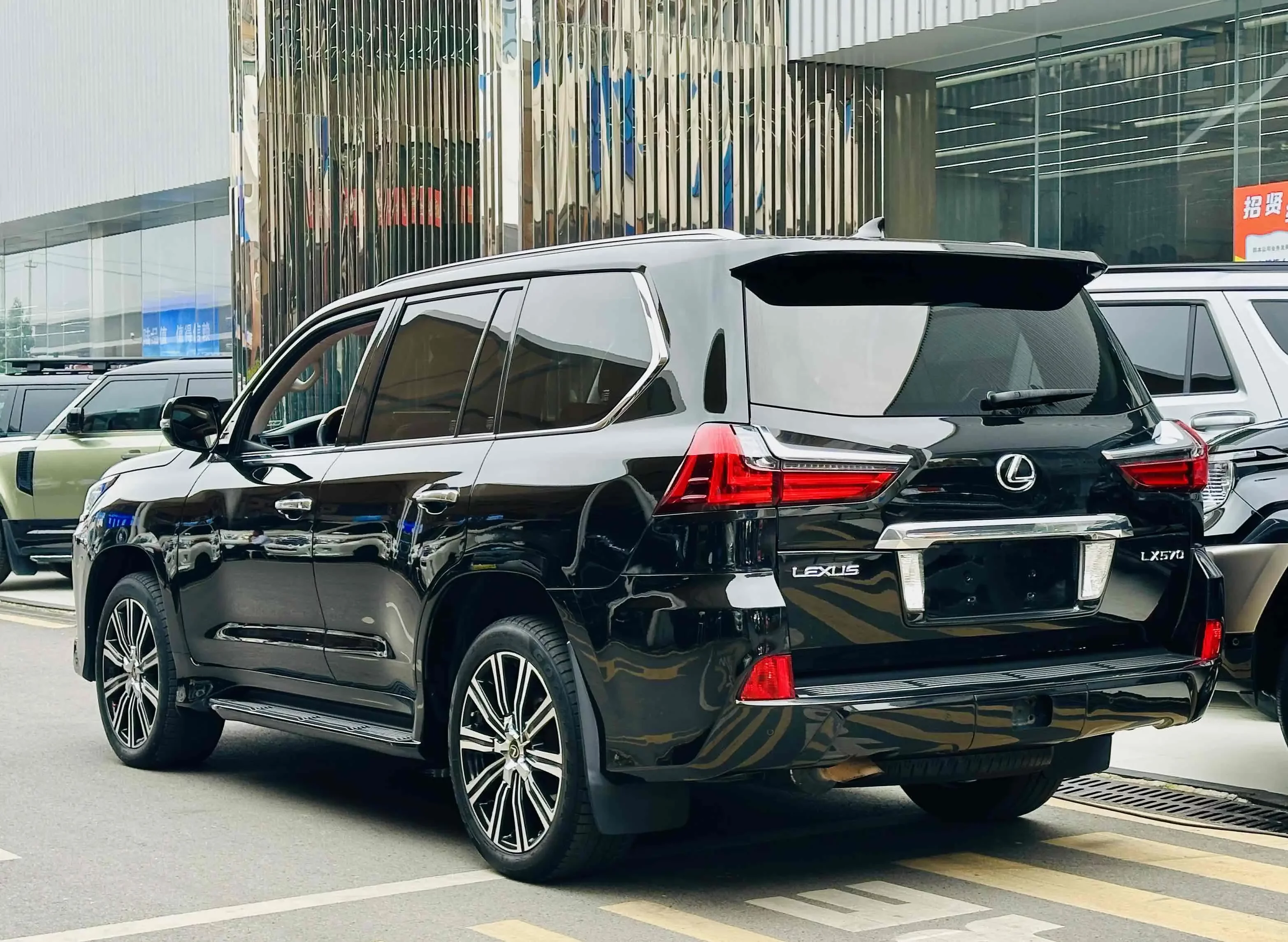 Lexus LX