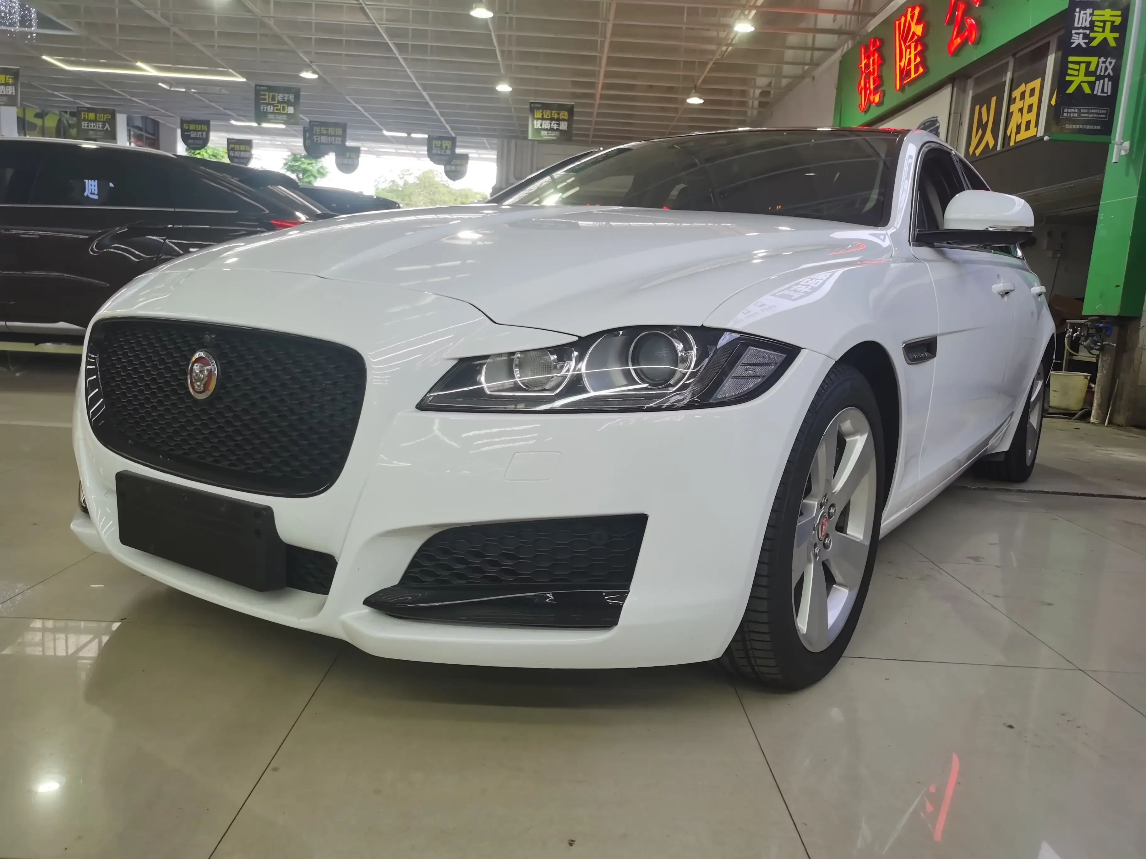 Jaguar XF