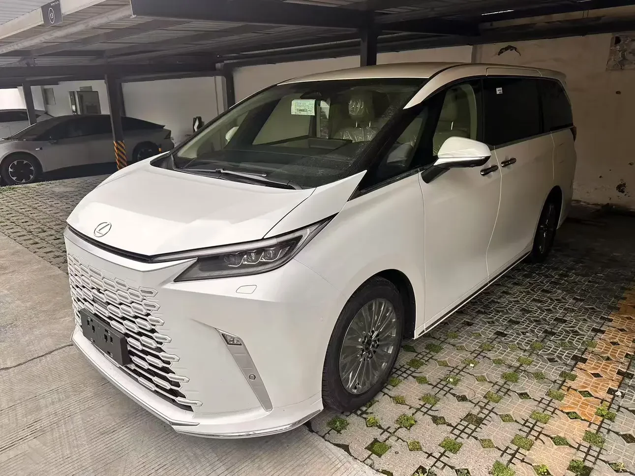 Lexus LM