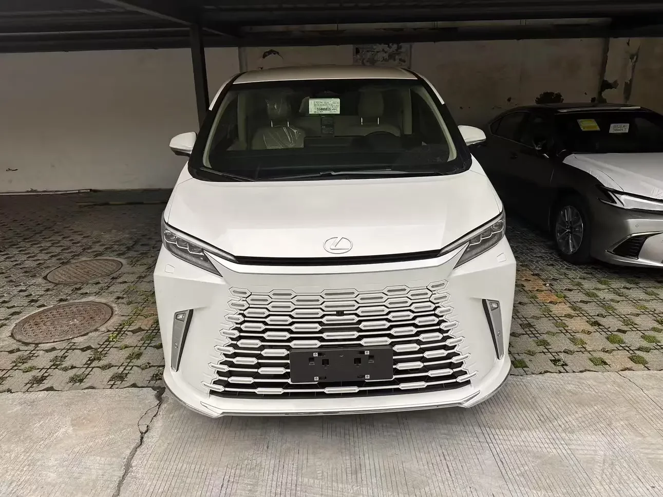 Lexus LM