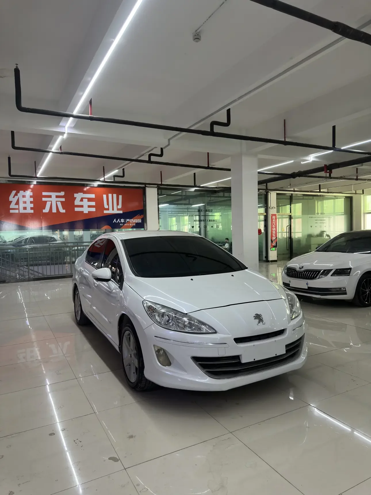 Peugeot 408