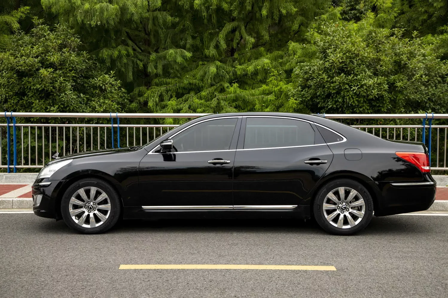 Hyundai Equus