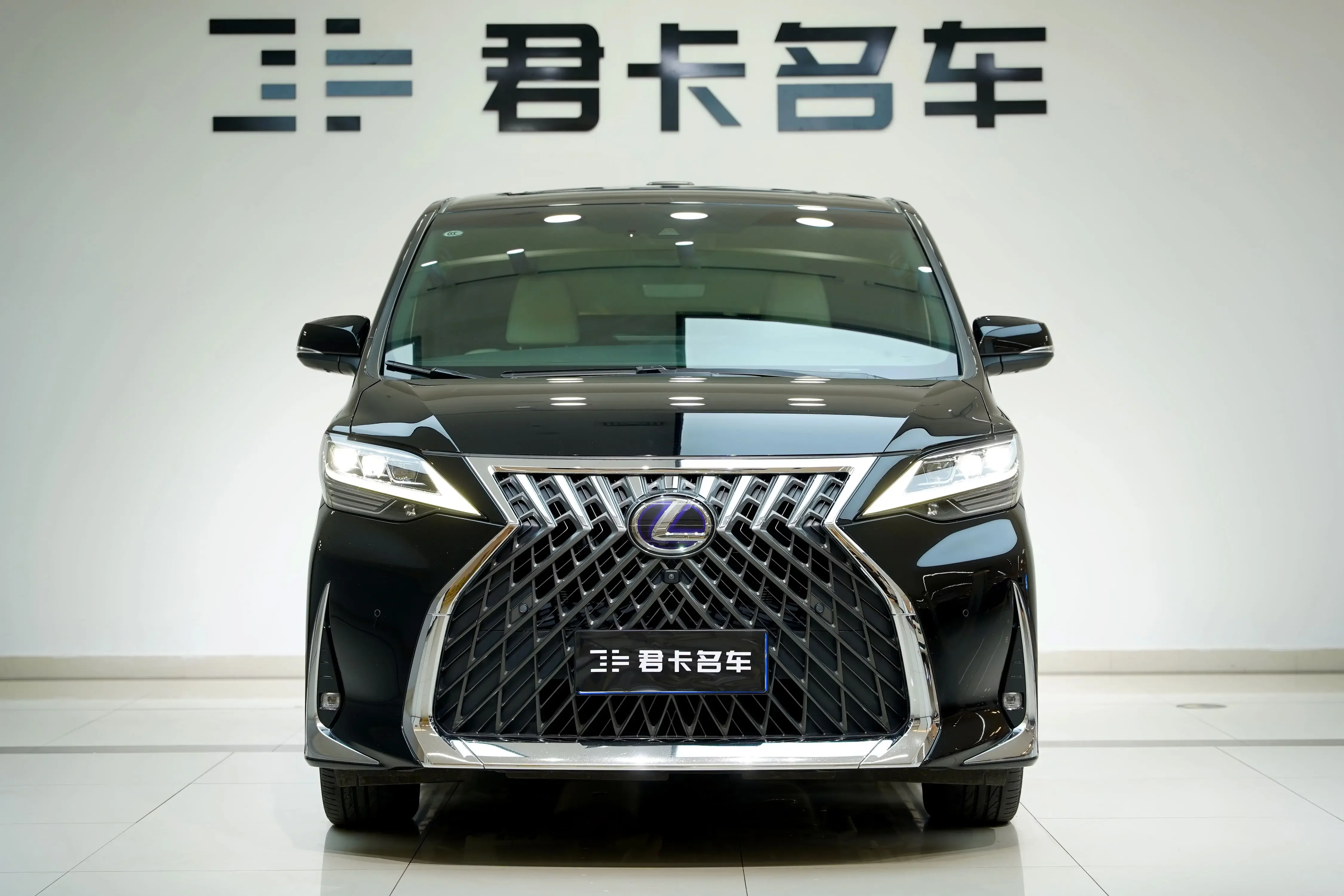 Lexus LM