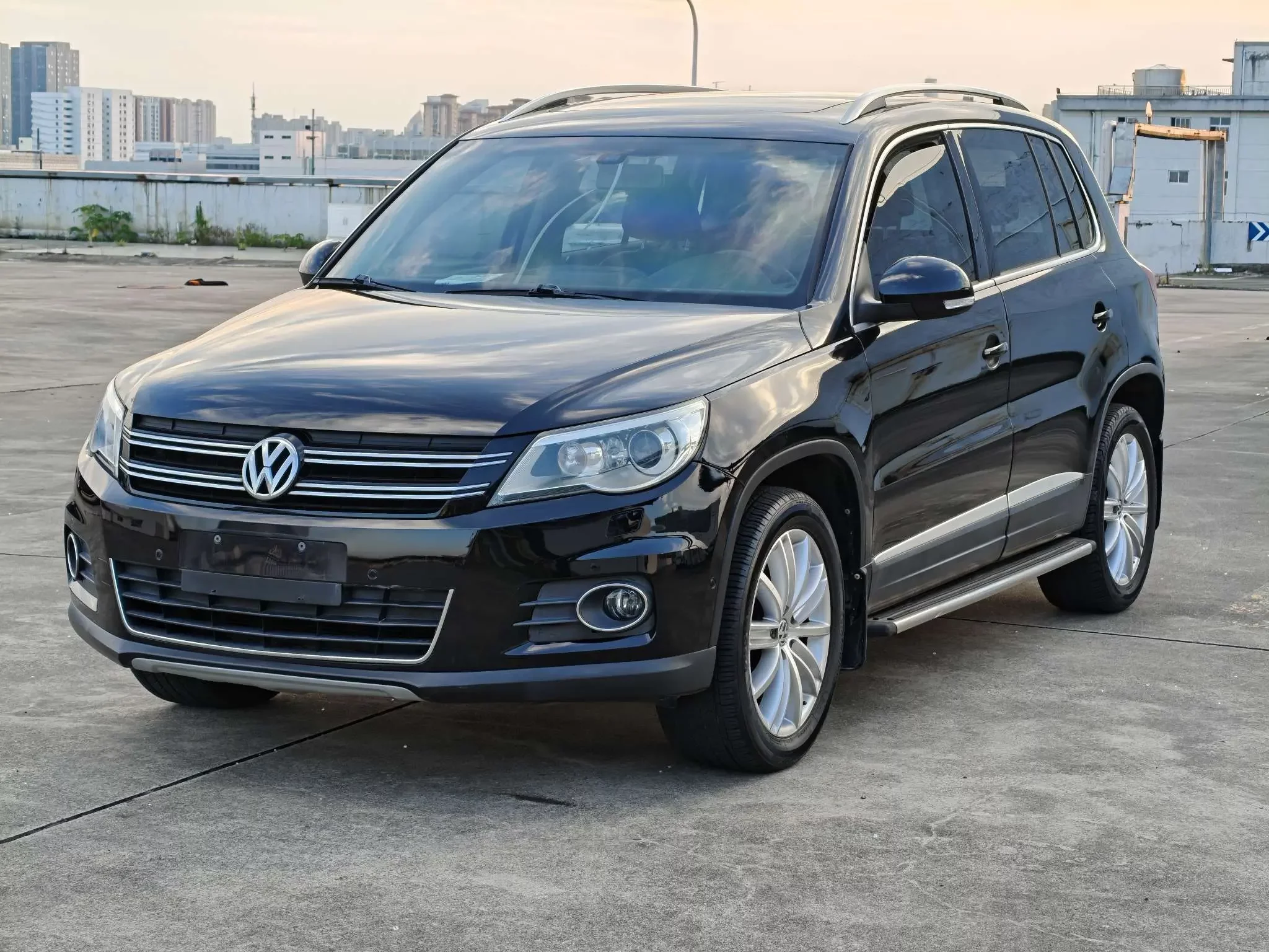 Volkswagen Tiguan (Tharu)
